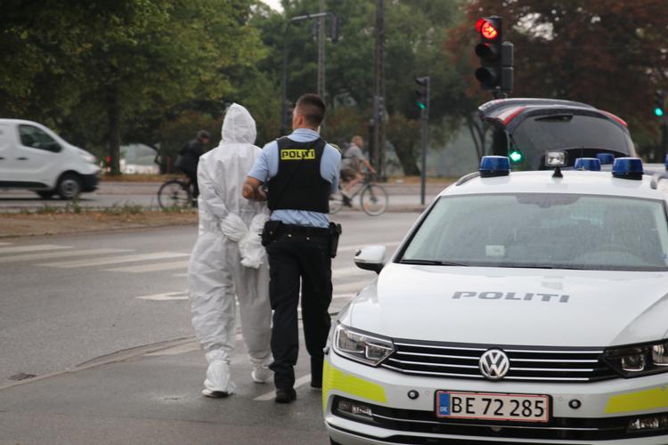 
    Onsdag anholdt politiet tre personer, som nu er løsladt. I stedet er en 38-årig anholdt og sigtet for drab. Mathias Øgendal/Ritzau Scanpix