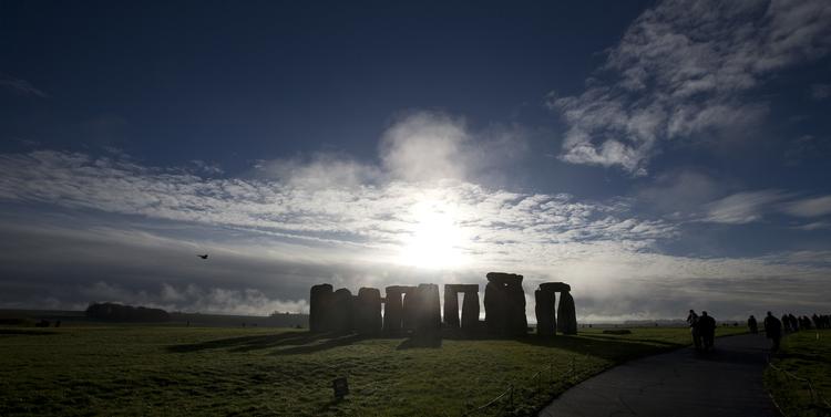 230 kilometer blev de indre sten i Stonehenge angiveligt trukkket over land, inden de blev sat op. Alastair Grant/AP