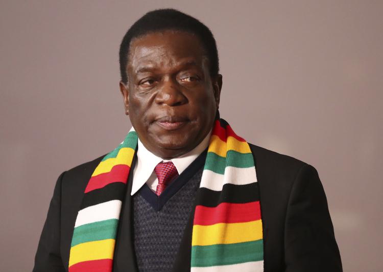 
 Zimbabwe's preæident Emmerson Mnangagwa fortsætter som landets leder.
 Mike Hutchings/AP