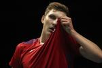 Viktor Axelsen forsøgte alt, men blev knækket af velspillende Chen Long.   Mark Schiefelbein/AP