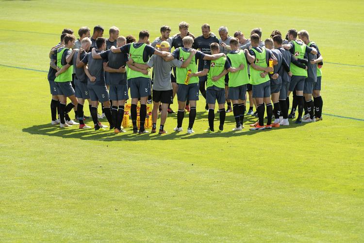 Mange forskellige sprog og nationaliteter mødes i Brøndbytruppen, men det påvirker ikke spillerne, fortæller sportsdirektør Troels Bech. Peter Hove Olesen/POLFOTO