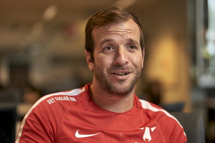 Det blev aldrig til den helt store succes på banen for hollænderen, der på to år kun spillede 17 kampe for FC Midtjylland i Superligaen. Ny går turen til et andet jysk hold.
   Bonnerup Claus