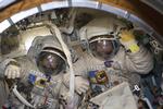 
Dette NASA foto viser de to kosmonauter  Alexander Misurkin og   Anton Shkaplerov på rumstationen i januar i år.  /AP