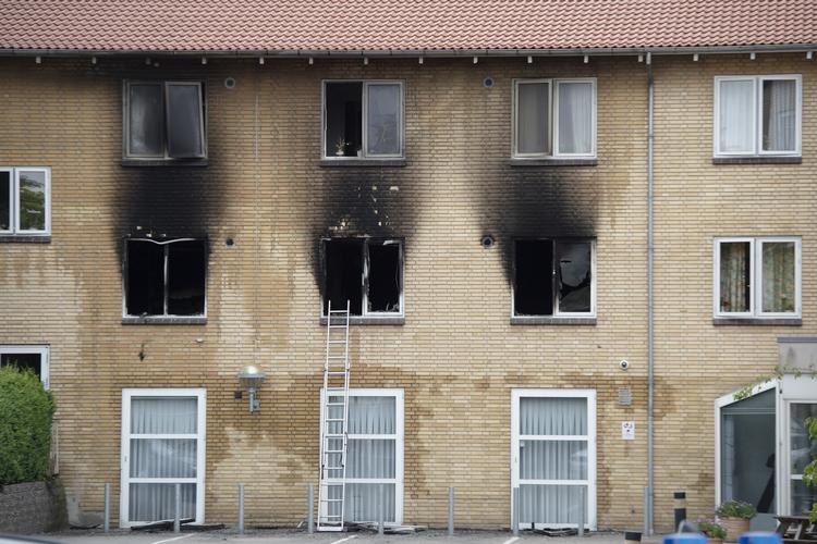 Tre ældre kvinder har mistet livet efter en kraftig brand i Plejecenter Farsøhthus i Allingåbro. Bo Amstrup/Ritzau Scanpix