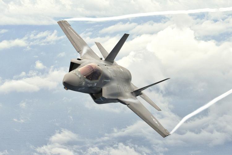 Kampfly. Danmark har allerede købt 27 nye F35 kampfly. De ekstra milliarder til forsvaret kan hurtigt bruges på 2-3 ekstra fly, men det vil ikke nødvendigvis være den bedste beslutning.


   Liz Kaszynski/lockheed Martin