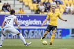 AC Horsens' nye nordmand, Sivert Heltne Nilsen (th.) med bolden foran Hobros  Edgar Babayan (tv.). Frank Cilius/Ritzau Scanpix