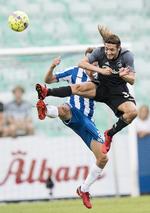 
Rasmus Falk, her i en luftduel med OB's Janus Drachmann, var ond ved sin tidligere klub og lagde flot op til FCK's sejrsmål i Odense
   Claus Fisker/Ritzau Scanpix