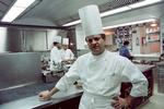 I 1994 åbnede køkkenchef Joel Robuchon hans nye restaurant i Paris. Arkivfoto: Gerard FOUET
   Gerard Fouet/Ritzau Scanpix