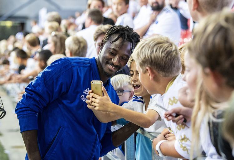 Med Dame N'Doye som ny fanfavorit har FCK's gode sæsonåbning og Brøndbys ditto har Superligaen fået en medrivende start. Anders Kjærbye/Ritzau Scanpix