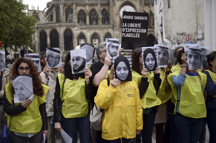 Uiltfredsheden med Saudi-Arabien er stor rundt om i verden. Her protesterer aktivister ved en demonstration tidligere på måneden i Paris. Stephane De Sakutin/Ritzau Scanpix