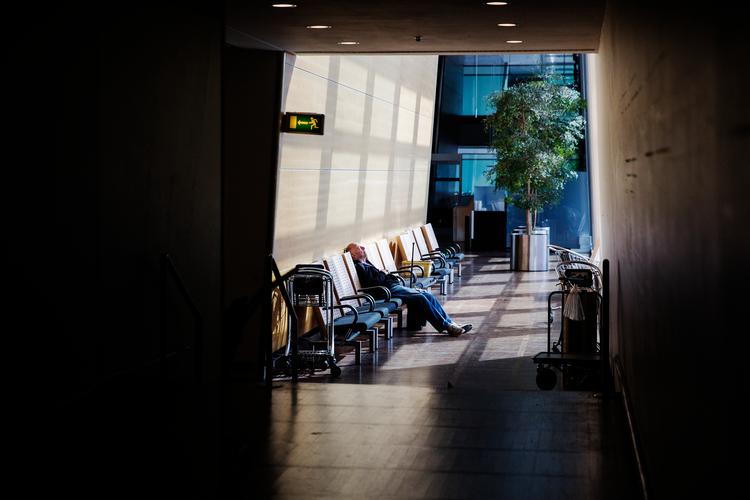 Når flypassagerer er forsinket i et vist antal timer kan de være berettigede til en kompensation. Men det er overordentlig svært at få pengene hjem fra flyselskaberne. Emma Line Sejersen/POLFOTO