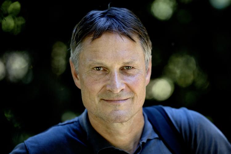 »Jeg har en tilbøjelighed til at se flere muligheder end forhindringer, og det er jo fordi, jeg er et menneske, der nemt bliver begejstret, hvis der er muligheder, som kan berige andre mennesker«, siger Claus Meyer. Finn Frandsen/POLFOTO