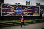 Det højreradikale britiske parti UKIP erkender, at tre medlemmer var involveret i en aktion mod socialistisk boghandel i London. Medlemmerne er nu blevet suspenderet fra partiet.
   Matt Dunham/AP