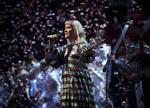 Oh Land skal sammen med Ankerstjerne og Thomas Blachman agere dommertrio i den kommende sæson af 'X Factor'. Her ses Oh Land på scenen under fejringen af kronprins Frederiks fødselsdag i Royal Arena tidligere på året. Arkivfoto Olufson Jonas