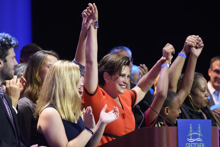 Demokraternes Gretchen Whitmer vandt i går en nominering til posten som govenør i Michigan. Det har sat en rekord for antallet af kvindelige nomineret til det amerikanske midtvejsvalg. David Guralnick/AP