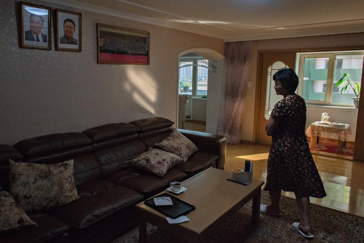 Paek Jong Sim havde aldrig forestillet sig, at hun sammen med sin mand skulle komme til at bo i en stor luksuslejlighed. Claus Blok Thomsen