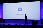 Mark Zuckerberg forklarer de nye tiltag i Messenger under Facebooks udviklerkonference, F8. Firmaet vil have brugerne til at bruge chat-tjenesten som netbank i fremtiden.  AP/Eric Risberg