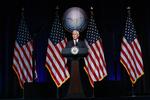 Mike Pence vil have amerikansk dominans i rummet. Evan Vucci/AP