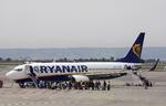 Ifølge Ryanairs plan for at komme tilbage til normale flytilstande, så skal passagerer bære masker om bord og kan kun komme på toilettet efter aftale med personalet.  Claude Paris/AP