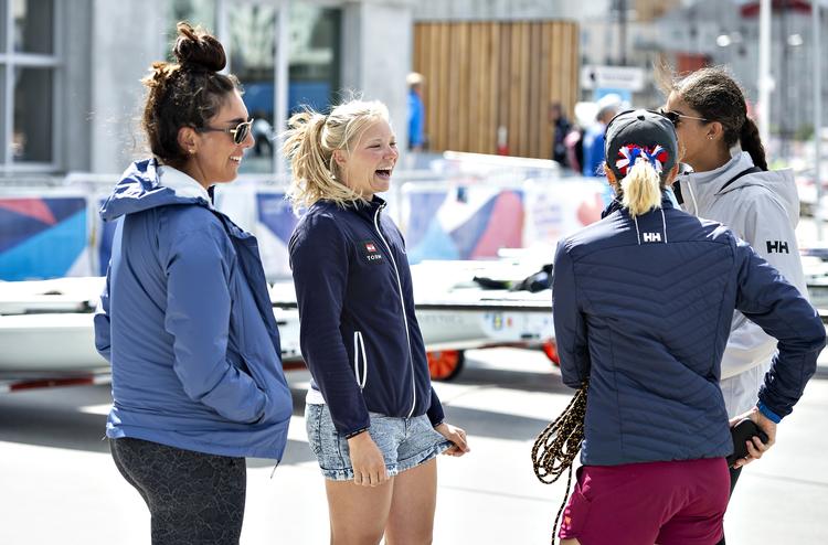 Humøret steg gevaldigt, da Anne Marie Rindom (nr. 2 fra venstre) sad på land og pludselig var tilbage i kampen om VM-medaljer. Henning Bagger/Ritzau Scanpix