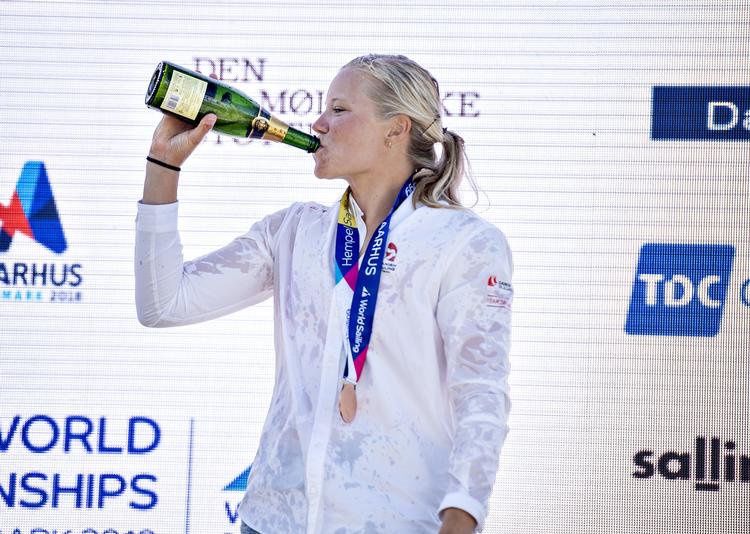 Det var ikke alle de champagneflasker,   Anne Marie Rindom åbnede i går, der kun blev brugt til at sprøjte på omgivelserne. Henning Bagger/Ritzau Scanpix