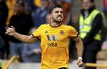 Ruben Neves udlignede til 1-1 for Wolverhampton mod Everton. I forbindelse med frisparksmålet fik Everton smidt en mand ud. Nick Potts/AP