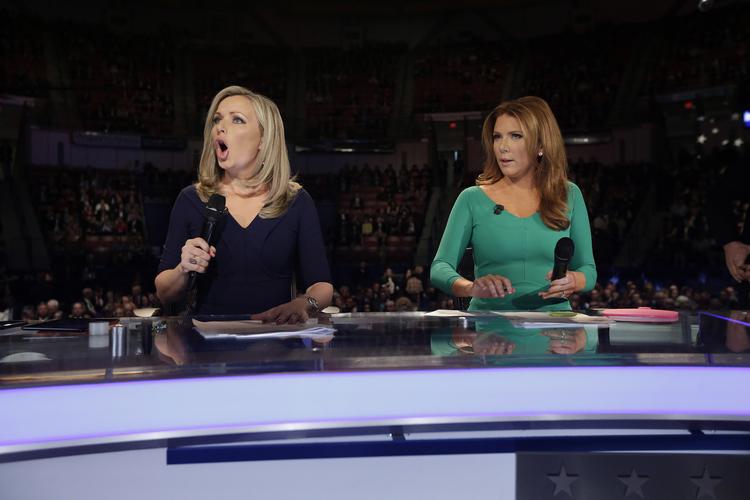 Trish Regan (til højre) er vært på Fox Business Networks, USA's mest sete erhvervskanal, mener hverken, at mange danskere vil arbejde eller færdiggøre deres studier.  Chuck Burton/Ritzau Scanpix