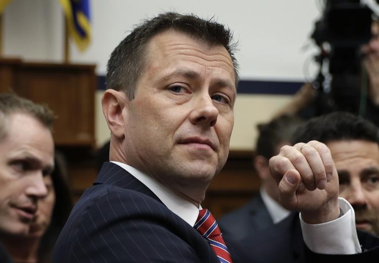 Peter Strzok blev fjernet fra den særlige efterforsker Robert Muellers team for et år siden, da det kom frem, at han tidligere havde sendt nogle sms'er, som var kritiske over for Trump. Evan Vucci/AP