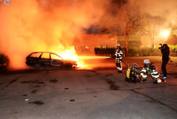 
  80 biler blev stukket i brand i Sverige i nat. Tt News Agency/Ritzau Scanpix