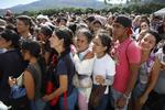 Venezuelanere fotograferet sidste år ved grænsen til Colombia.  Ariana Cubillos/AP