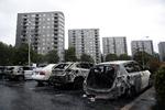 Op mod 100 biler udbrændte i Göteborg og flere byer langs det sydvestlige Sverige mandag aften. Adam Ihse/AP