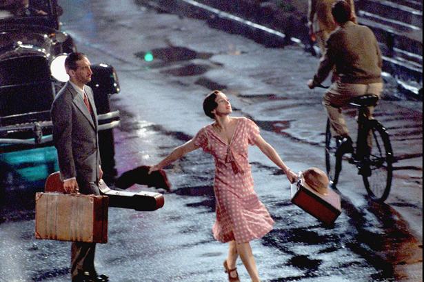 Madonna har ikke kun haft karriere som sanger. Også i filmens verden har hun sat sit aftryk med roller i mere end 20 forskellige film. Her ses hun i filmen Evita fra 1996. Leonardo Cavallo/AP