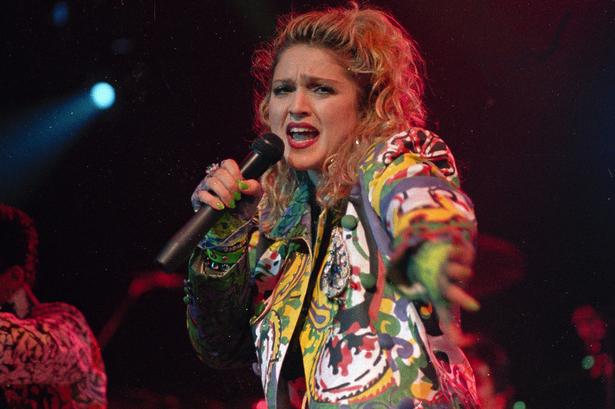 Madonnas første turné i Nordamerika hed The Virgin Tour. Billedet er fra turnéens åbningskoncert i Seattle, 1985. Rap-rock bandet Beastie Boys var med som opvarmning hele vejen.
   Barry Sweet/AP