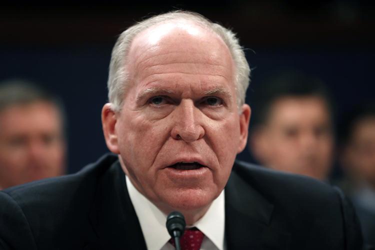 Den tidligere CIA-chef er kommet med 'en række grundløse og uhyrlige påstande, vilde udbrud på internettet og tv om denne regering', siger Trumps talskvinde, Sarah Sanders, Pablo Martinez Monsivais/AP