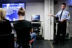 Politiassistent Bent Møller fortæller om politiuddannelsen for unge østjyder for nogle år siden.  Tycho Gregers/POLFOTO