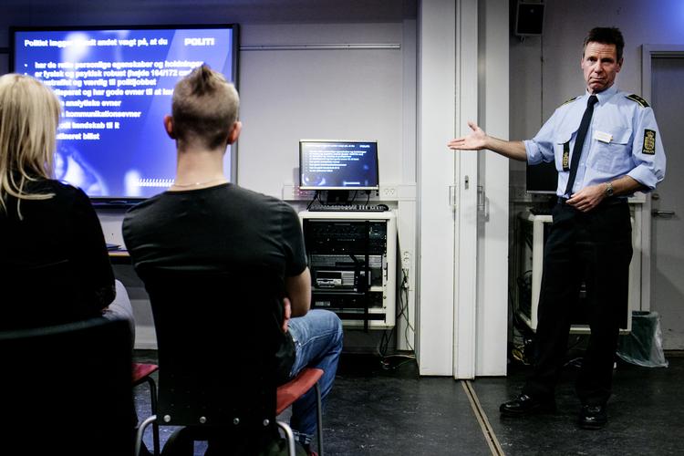 Politiassistent Bent Møller fortæller om politiuddannelsen for unge østjyder for nogle år siden.  Tycho Gregers/POLFOTO