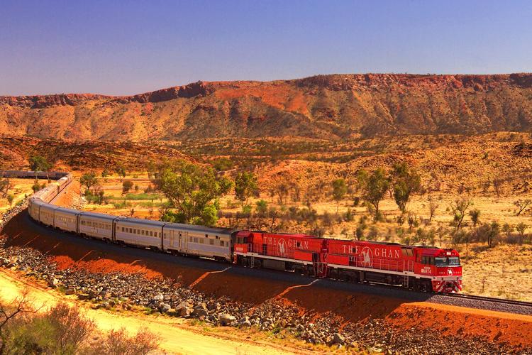 De fleste af verdens tognørder drømmer  om på et tidspunkt at køre med dette tog - australske The Ghan. Roderick Eime/Flickr Creative Commons
