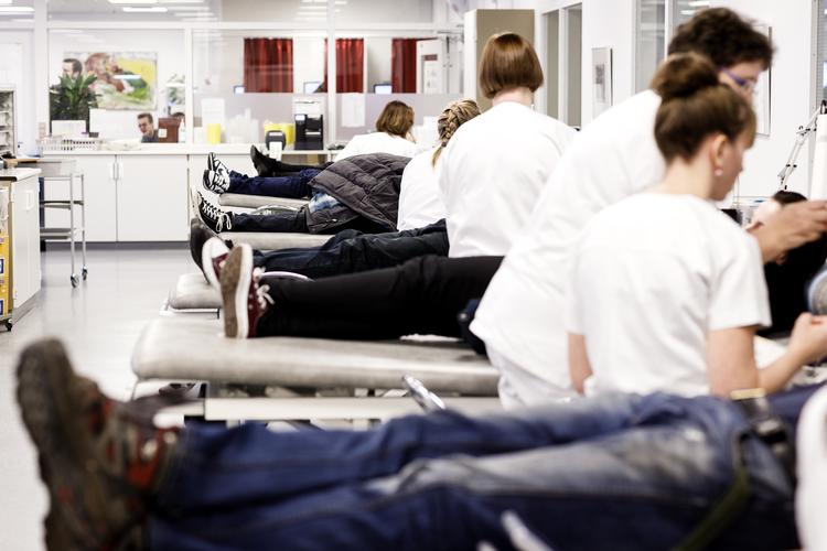 De nye regler betyder, at mænd, der har sex med mænd, ikke længere vil blive afvist som donorer - hvis de opfylder visse kriterier.  Pedersen Mikkel Berg/POLFOTO