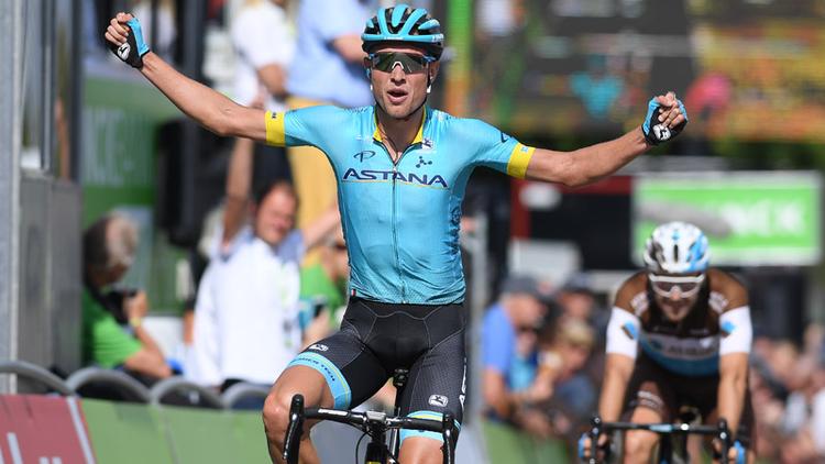 Magnus Cort jubler over sejren på 5. etape i WorldTour-løbet Binck Bank Tour: Foto: Binck Bank Tour. 