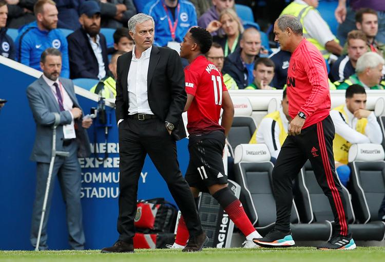 José Mourinho reagerede ved at skifte tre spillere ud efter pausen, men det ændrede intet.  David Klein/Ritzau Scanpix