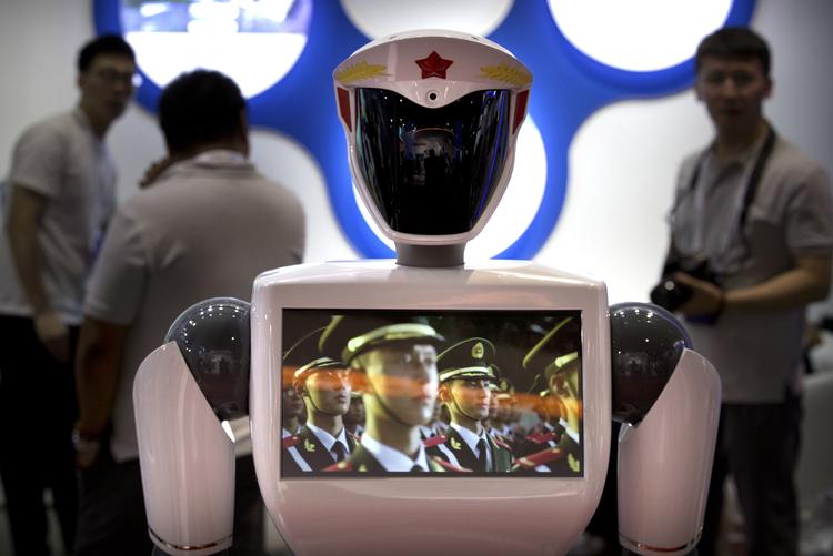 Det burde være et perfekt match, men kinesisk kadredisciplin ligger måske alligevel ikke til robotterne ... Mark Schiefelbein/AP