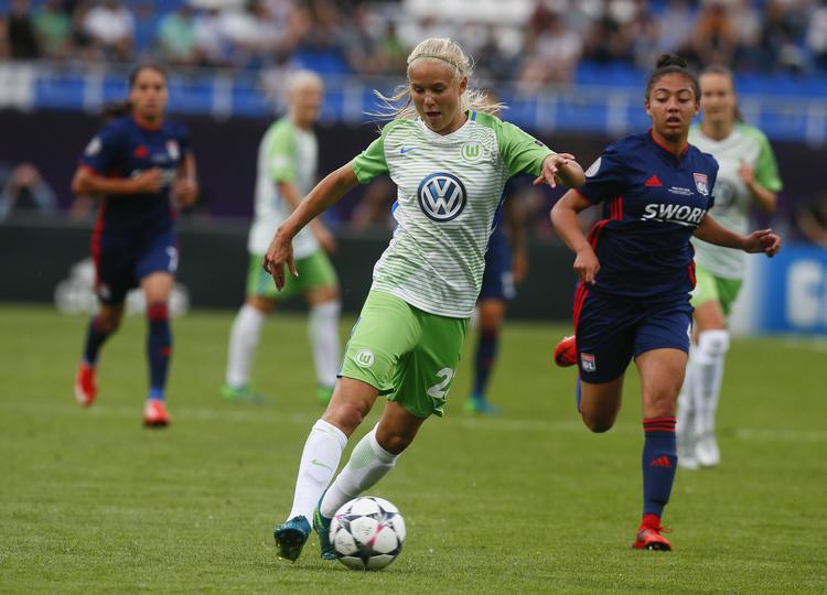 
    Pernille Harder blev topscorer i den tyske Bundesliga med sin klub VfL Wolfsburg. Efrem Lukatsky/AP