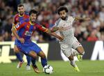 
    Mohammed Salah (th) var stærkt medvirkende til, at Liverpool vandt sin anden sejr ud af to mulige i denne sæsons Premier League. Kirsty Wigglesworth/AP