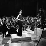 Kan buler og skrammer være tiltrækkende, nærmest i sig selv en kvalitet? Den slags spørgsmål kan man stille sig selv, når man lytter til stjernesangeren Maria Callas. Georges Chevrier / Fonds de Dotation Maria Callas