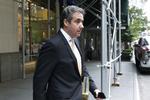 Cohen var tidligere Trumps personlige advokat og en loyal støtte for præsidenten. han har engang sagt, at han 'ville tage en kugle' for Trump. Men Cohen siger nu, at 'familie og fædreland kommer først'. Richard Drew/AP