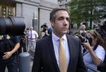 Præsident Trump skulle angiveligt have instrueret sin tidligere advokat, Michael Cohen, i at betale to kvinder til tavshed, der påstod at have en affære med Trump. Craig Ruttle/AP