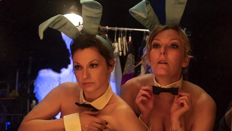 Ditte Hansen og Louise Mieritz spiller 'Ditte og Louise', der har svært ved at få filmroller som andet end mor eller gammel luder. 