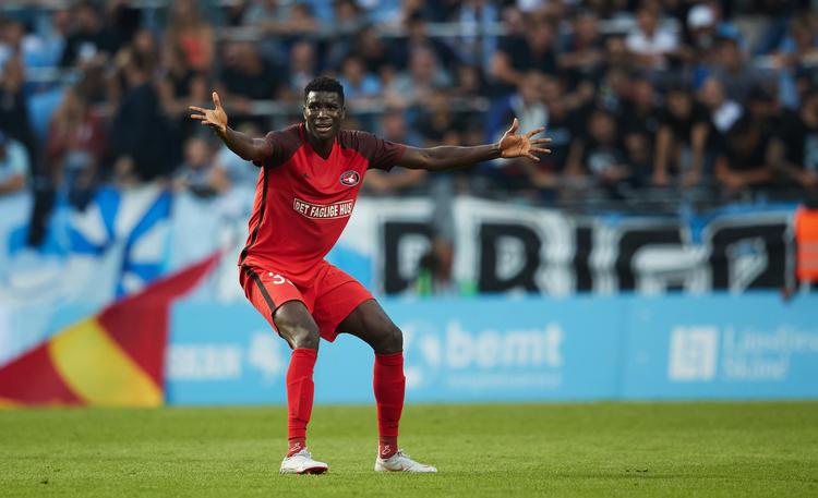 Selv med Paul Onuachu på holdet måtte FC Midtjylland indkassere to mål efter hjørnespark, men det blev alligevel 2-2 i Malmø. 10600 Andreas Hillergren/tt/Ritzau Scanpix