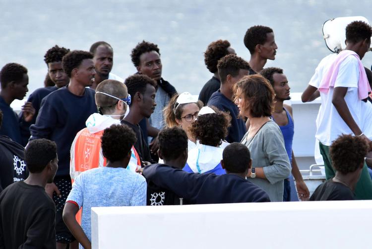 Migranter om bord på skibet 'Diciotta'. Orietta Scardino/AP