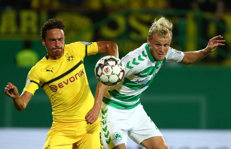 Thomas Delaney (tv.) skal efter en succesrig tid i Werder Bremen være med til at løfte Borussia Dortmund det sidste tilbage i toppen af Bundesligaen. Michael Dalder/Ritzau Scanpix